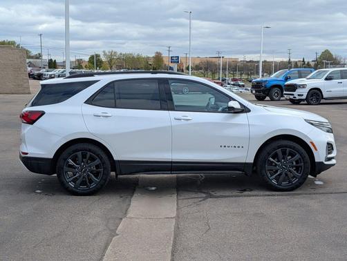Iridescent Pearl Tricoat 2022 Chevrolet Equinox RS
