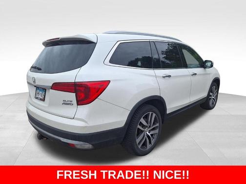 White 2017 Honda Pilot Elite