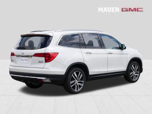 White 2017 Honda Pilot Elite