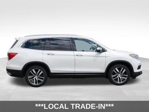 White 2017 Honda Pilot Elite