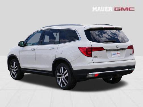 White 2017 Honda Pilot Elite