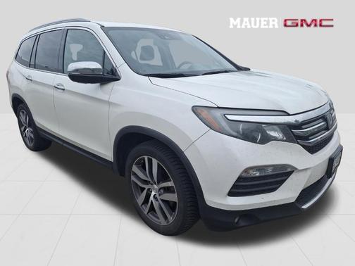 White 2017 Honda Pilot Elite