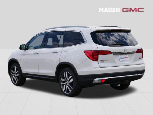 White 2017 Honda Pilot Elite