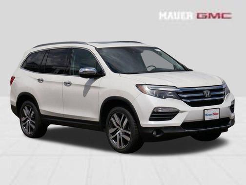 White 2017 Honda Pilot Elite