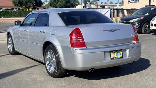 2005 Chrysler 300C Base