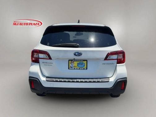 Crystal White Pearl 2018 Subaru Outback 2.5i Limited