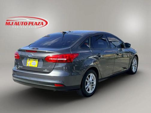 Gray 2015 Ford Focus SE