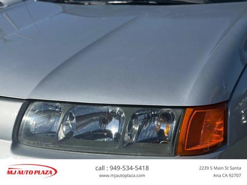 2004 Saturn Vue Base