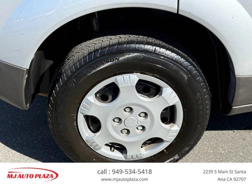 2004 Saturn Vue Base