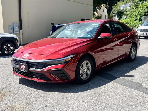 2024 Hyundai ELANTRA SE