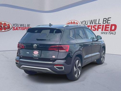 Deep Black Pearl 2024 Volkswagen Taos 1.5T SE