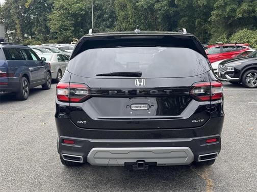 2023 Honda Pilot AWD Elite