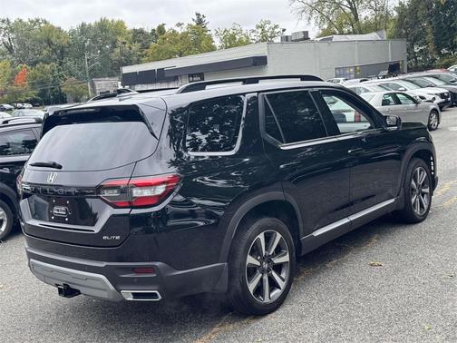 2023 Honda Pilot AWD Elite