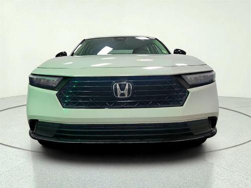 Platinum White Pearl 2025 Honda Accord SE