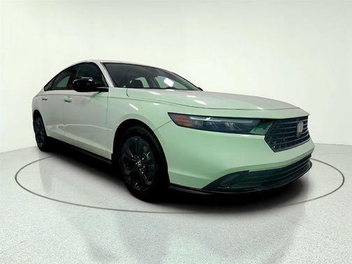 Platinum White Pearl 2025 Honda Accord SE