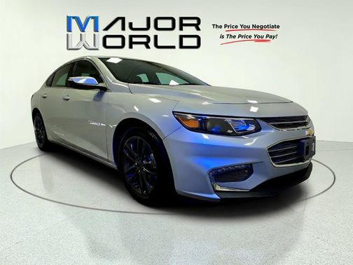 Silver Ice Metallic 2018 Chevrolet Malibu LT