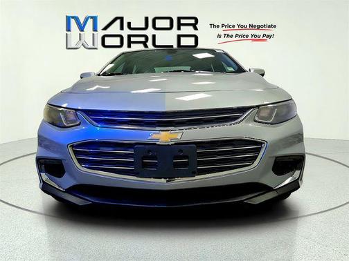 Silver Ice Metallic 2018 Chevrolet Malibu LT