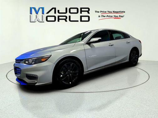 Silver Ice Metallic 2018 Chevrolet Malibu LT