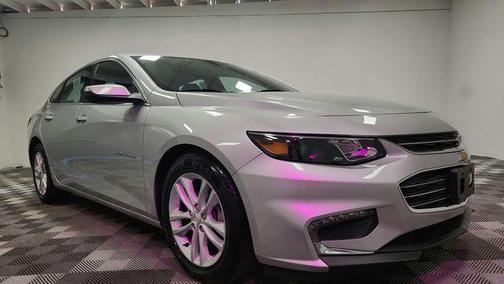 Silver Ice Metallic 2018 Chevrolet Malibu LT
