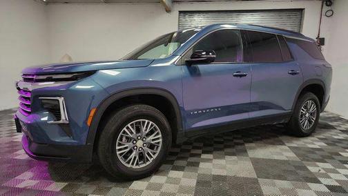 Lakeshore Blue Metallic 2025 Chevrolet Traverse LT