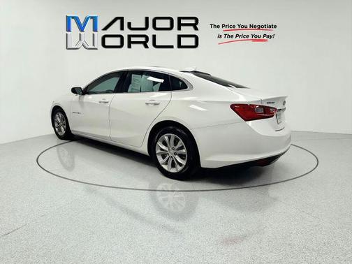 Summit White 2024 Chevrolet Malibu FWD 1LT