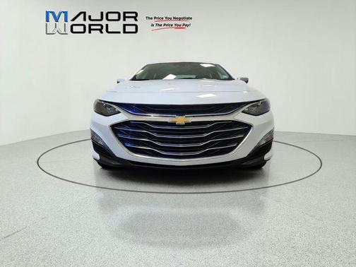 Summit White 2024 Chevrolet Malibu FWD 1LT