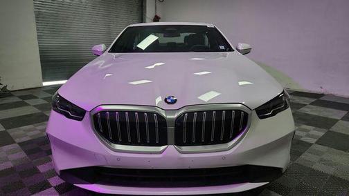 Alpine White 2024 BMW 530 i