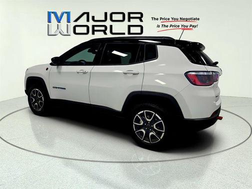 Bright White Clearcoat 2025 Jeep Compass Trailhawk