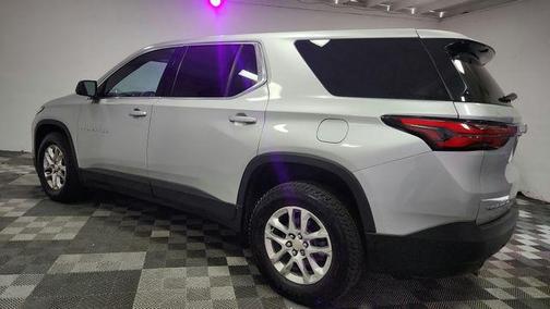 Silver Ice Metallic 2022 Chevrolet Traverse LS