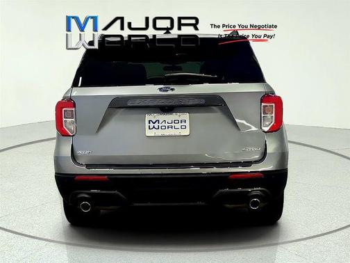 ICONIC SILVER METALLIC 2022 Ford Explorer XLT