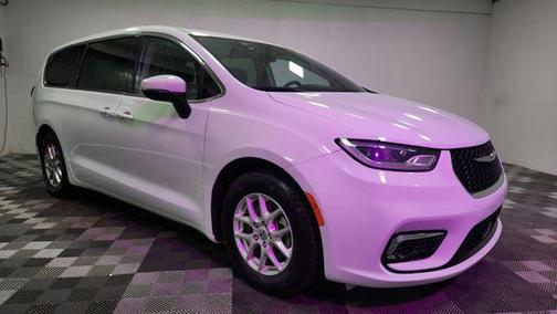 Bright White Clearcoat 2023 Chrysler Pacifica Touring L