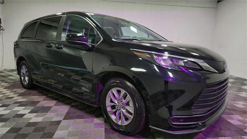 2024 Toyota Sienna LE