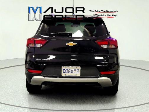 Mosaic Black Metallic 2023 Chevrolet Trailblazer LT