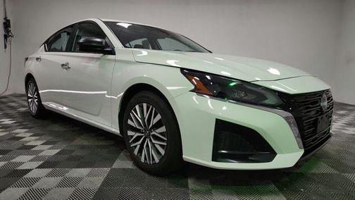 Glacier White 2025 Nissan Altima 2.5 SV