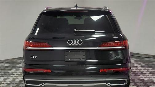 2024 Audi Q7 45 Premium Plus