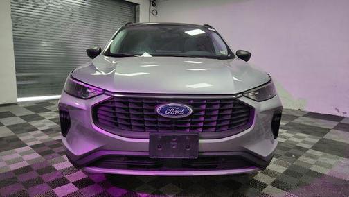 ICONIC SILVER METALLIC 2023 Ford Escape Active