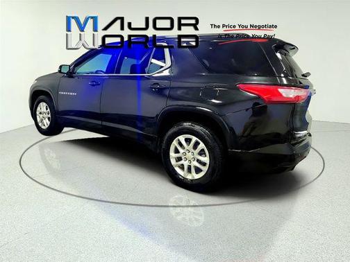 Mosaic Black Metallic 2019 Chevrolet Traverse LT Cloth