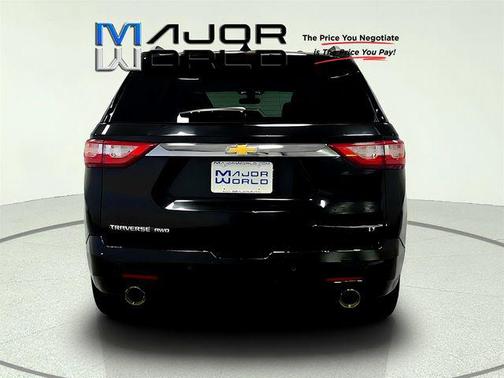 Mosaic Black Metallic 2019 Chevrolet Traverse LT Cloth
