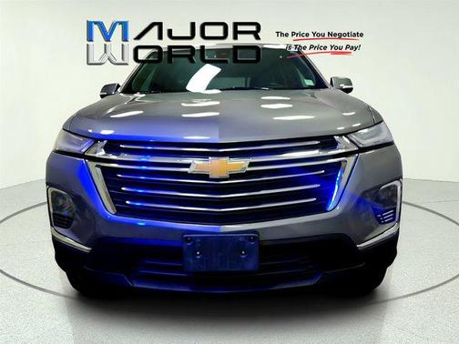 Sterling Gray Metallic 2023 Chevrolet Traverse LT Leather