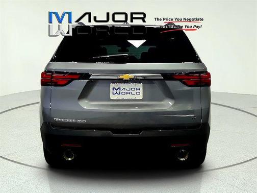 Sterling Gray Metallic 2023 Chevrolet Traverse LT Leather