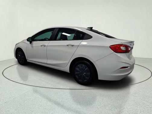 Summit White 2018 Chevrolet Cruze LS