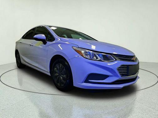 Summit White 2018 Chevrolet Cruze LS