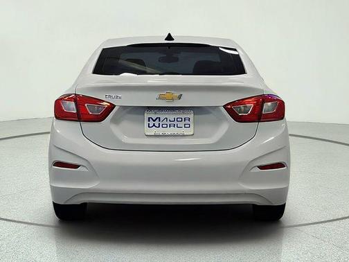 Summit White 2018 Chevrolet Cruze LS