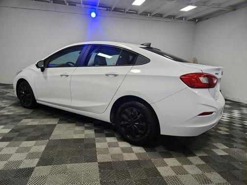 Summit White 2018 Chevrolet Cruze LS