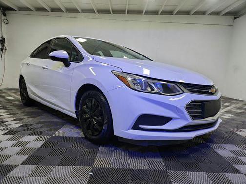 Summit White 2018 Chevrolet Cruze LS