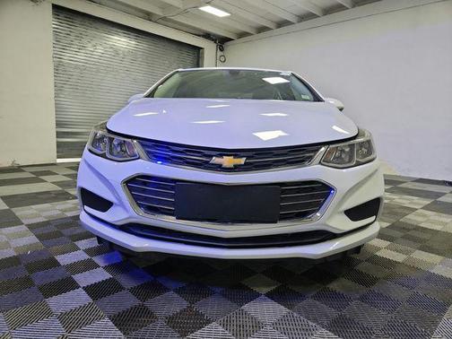 Summit White 2018 Chevrolet Cruze LS