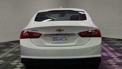 Summit White 2024 Chevrolet Malibu FWD 1LT