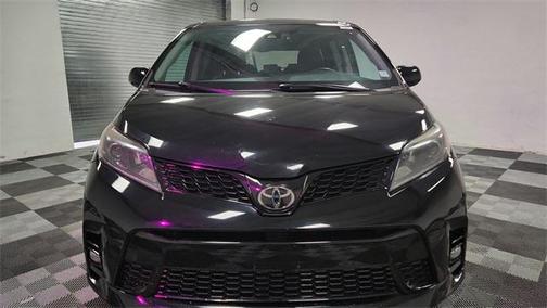 2020 Toyota Sienna SE