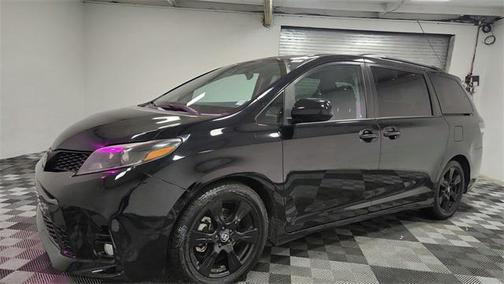 2020 Toyota Sienna SE