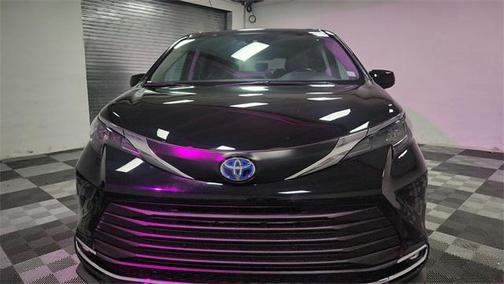 2024 Toyota Sienna XLE 8 Passenger